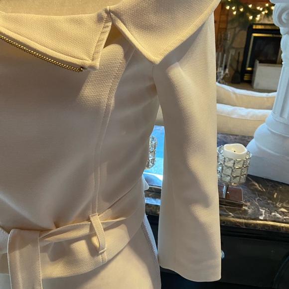 Off the Shoulder Jacket - Picture 4 of 6